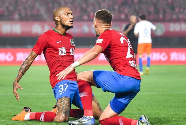 门兴格拉德巴赫定位球制胜,角球防守漏洞成对手软肋